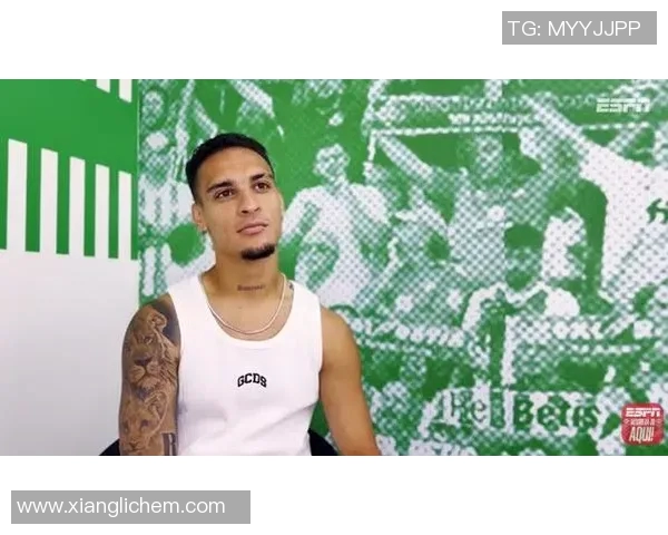 安东尼在曼联亿元边锋身份下的质疑与挣扎之路探讨